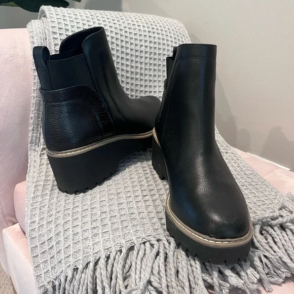 DOLCE VITA Unworn Lug Sole Chelsea Ankle Boots - Picture 1 of 3